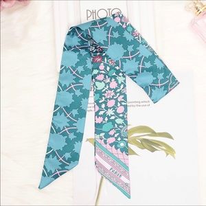 🏆HOST PICK🏆🌸JUST ARRIVED!! TWILL FLORAL SCARF🌸